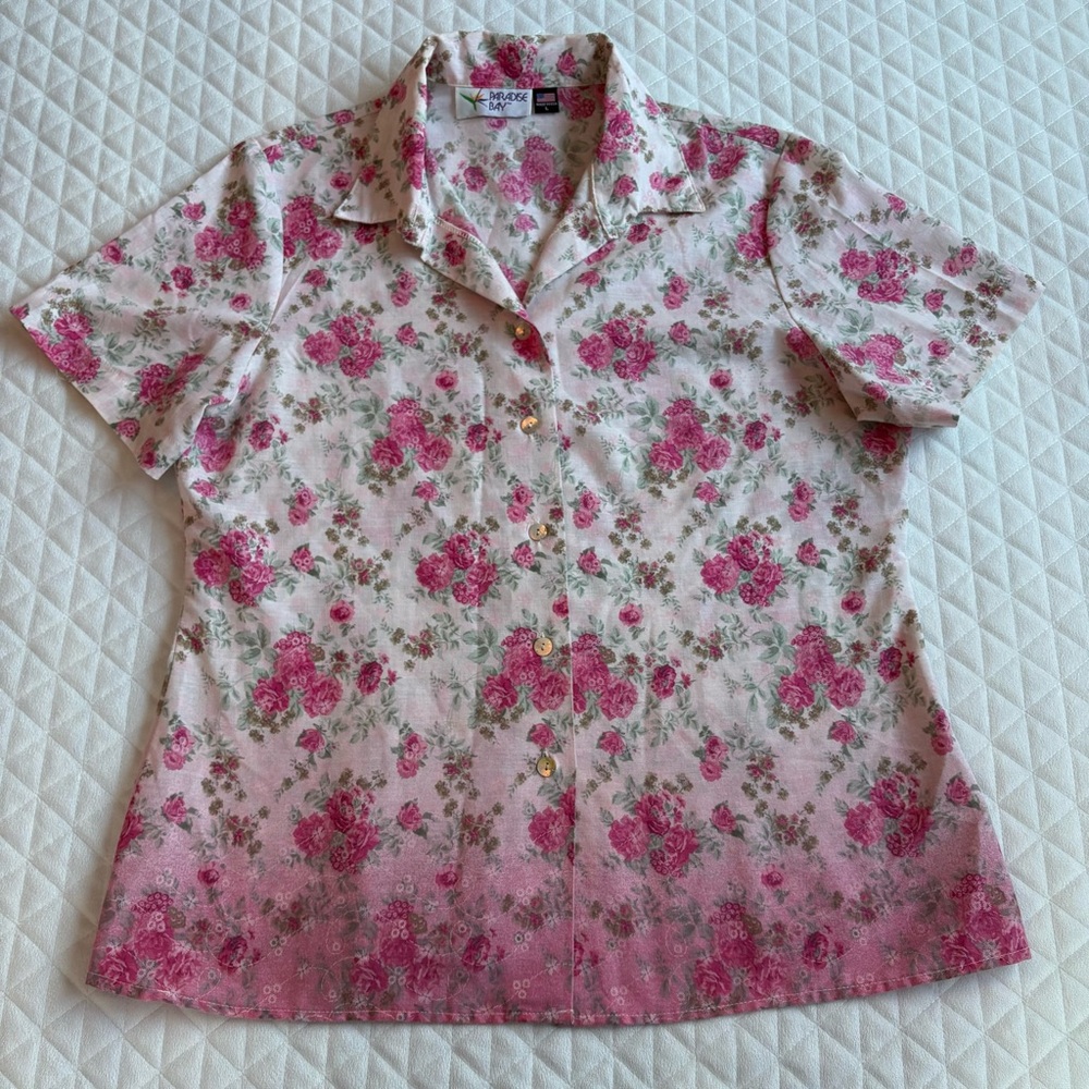 Vintage Paradise Bay Women’s Camp Shirt Size M White Pink Roses Flowers USA Made